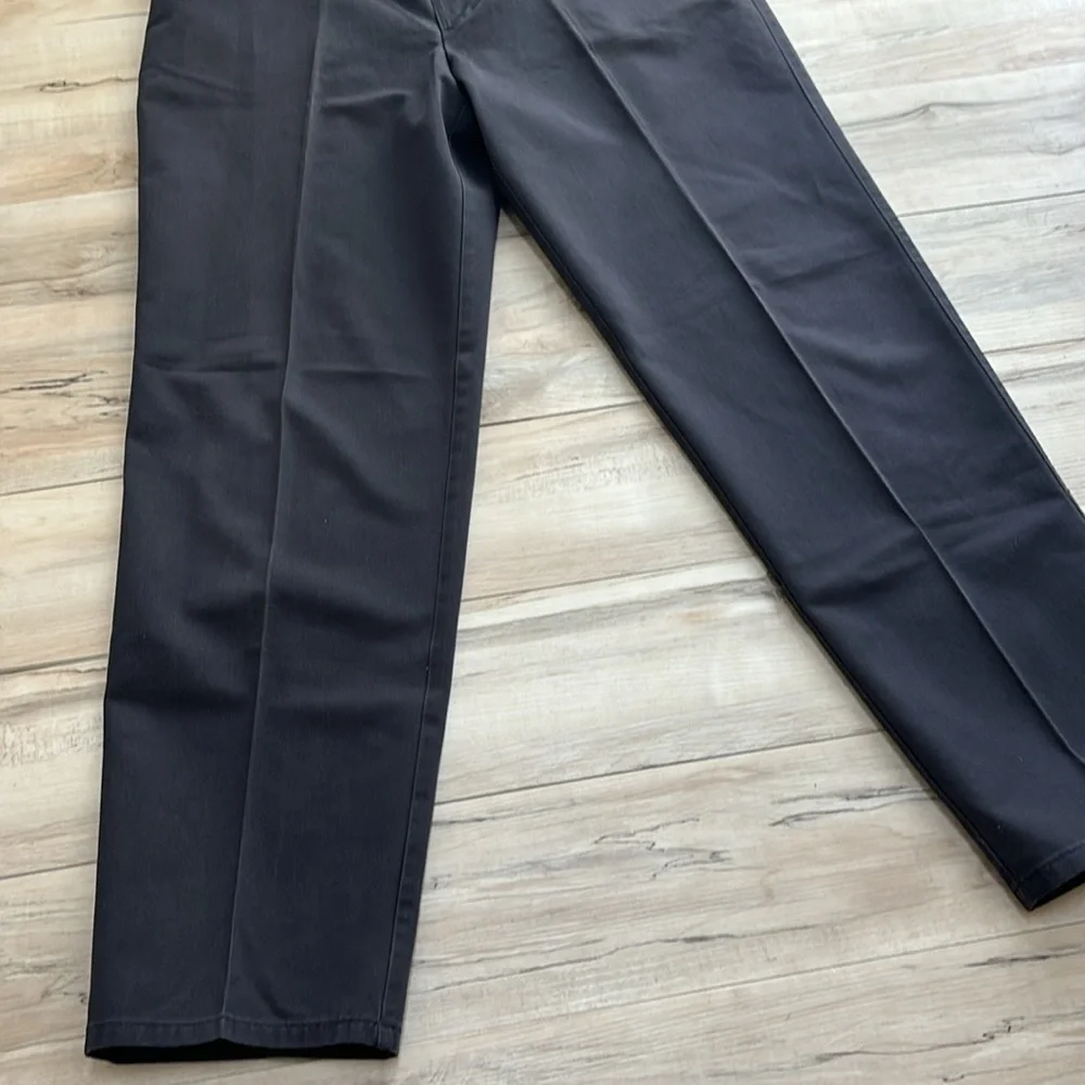 Haggar Mens Black Khaki Pants. Excellent Condition. 38 waist and 33 inch inseam.